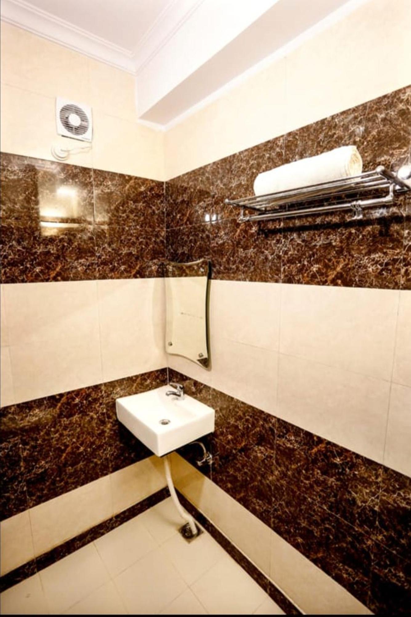 Airport Hotel Edge Home Stay นิวเดลี ภายนอก รูปภาพ