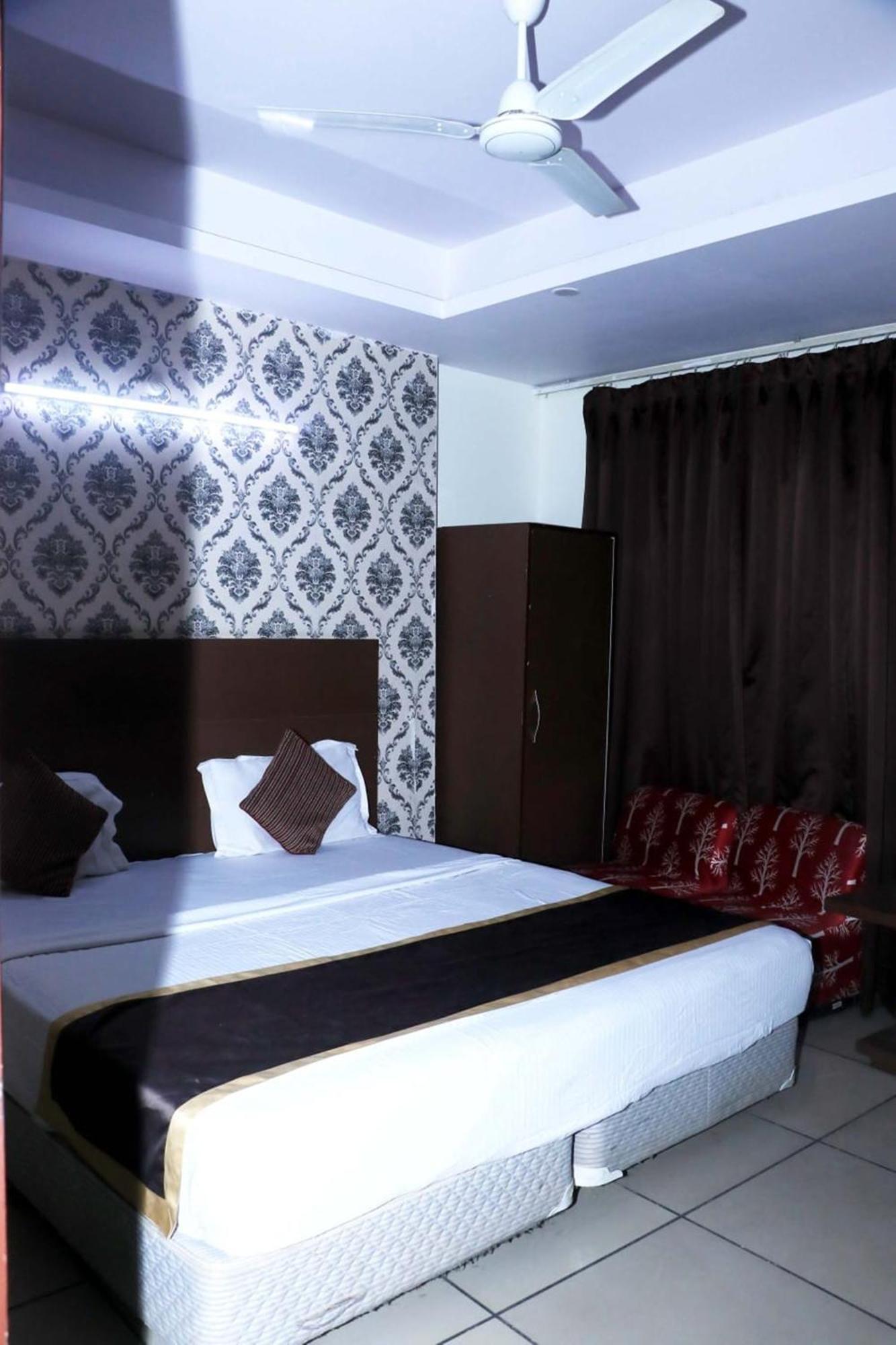 Airport Hotel Edge Home Stay นิวเดลี ภายนอก รูปภาพ