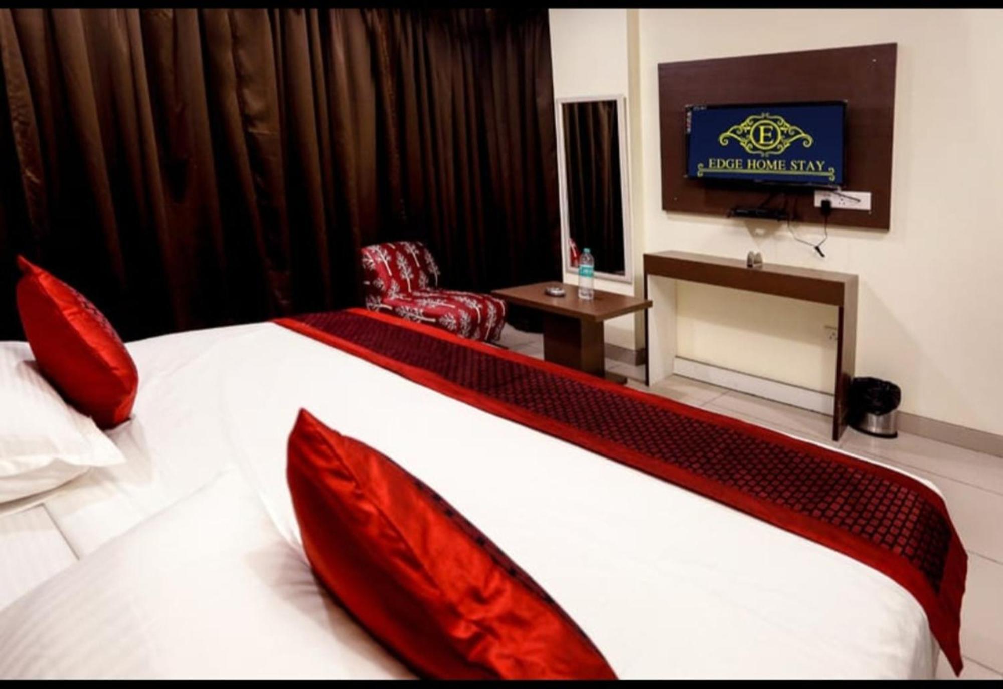 Airport Hotel Edge Home Stay นิวเดลี ภายนอก รูปภาพ