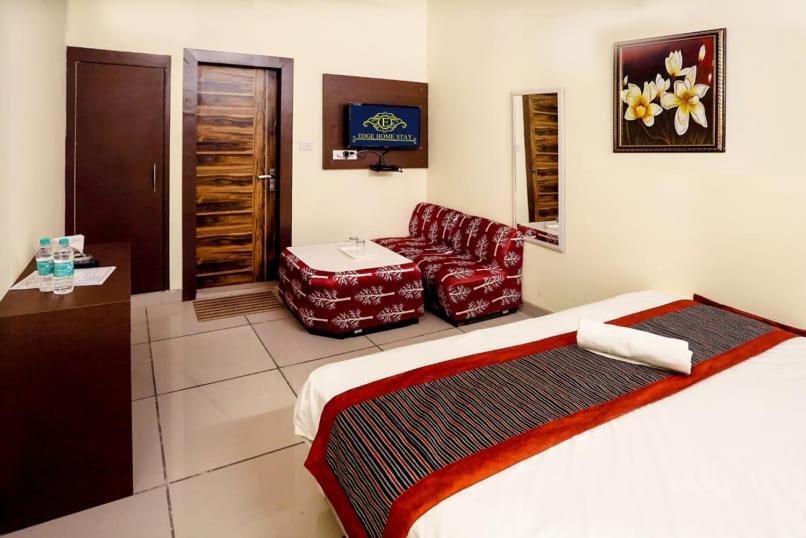 Airport Hotel Edge Home Stay นิวเดลี ภายนอก รูปภาพ