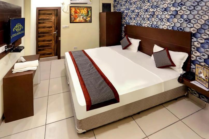 Airport Hotel Edge Home Stay นิวเดลี ภายนอก รูปภาพ