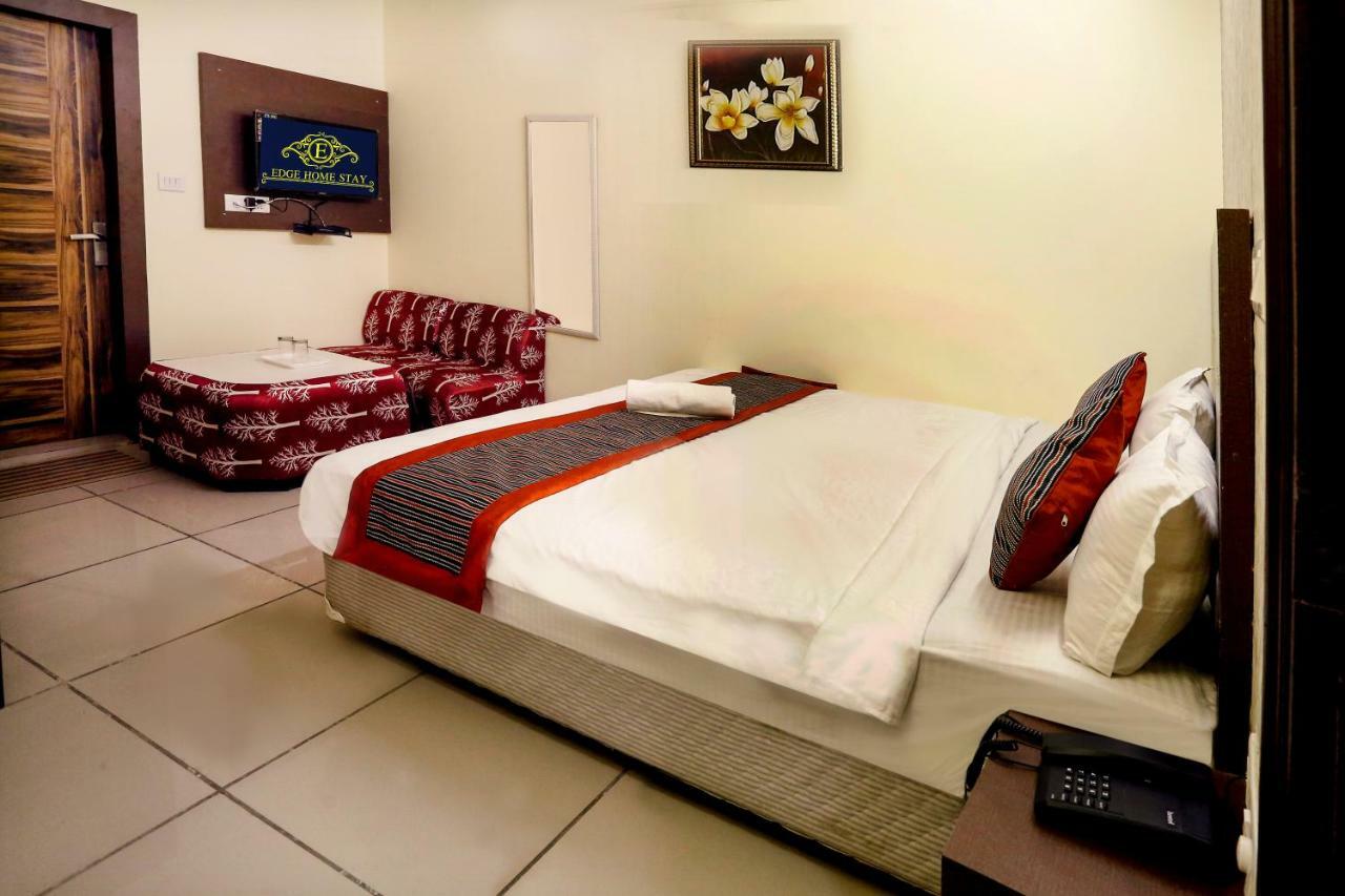 Airport Hotel Edge Home Stay นิวเดลี ภายนอก รูปภาพ