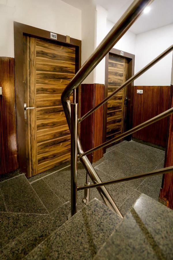 Airport Hotel Edge Home Stay นิวเดลี ภายนอก รูปภาพ