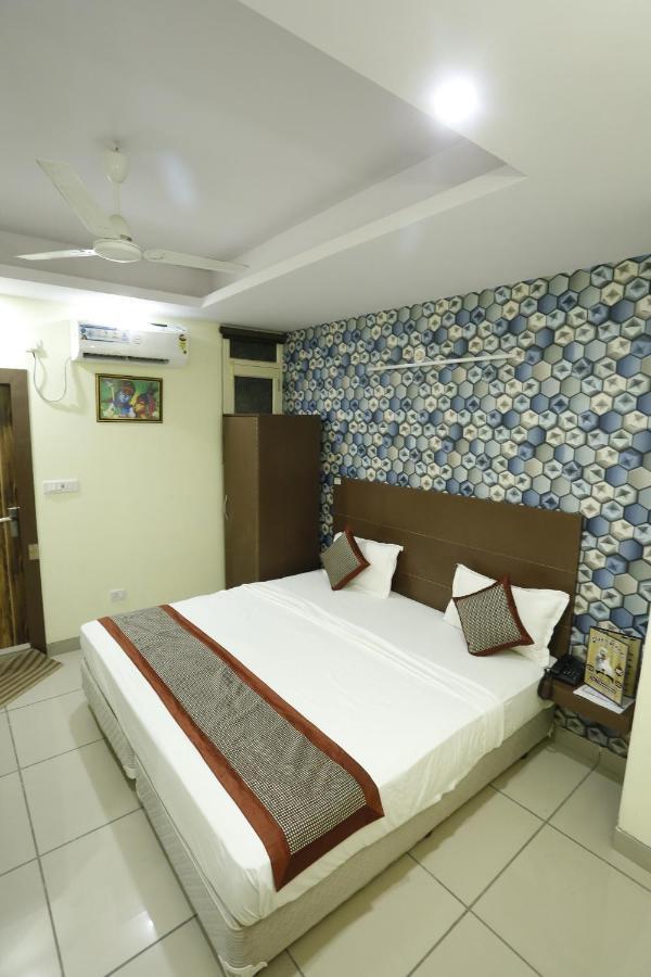Airport Hotel Edge Home Stay นิวเดลี ภายนอก รูปภาพ