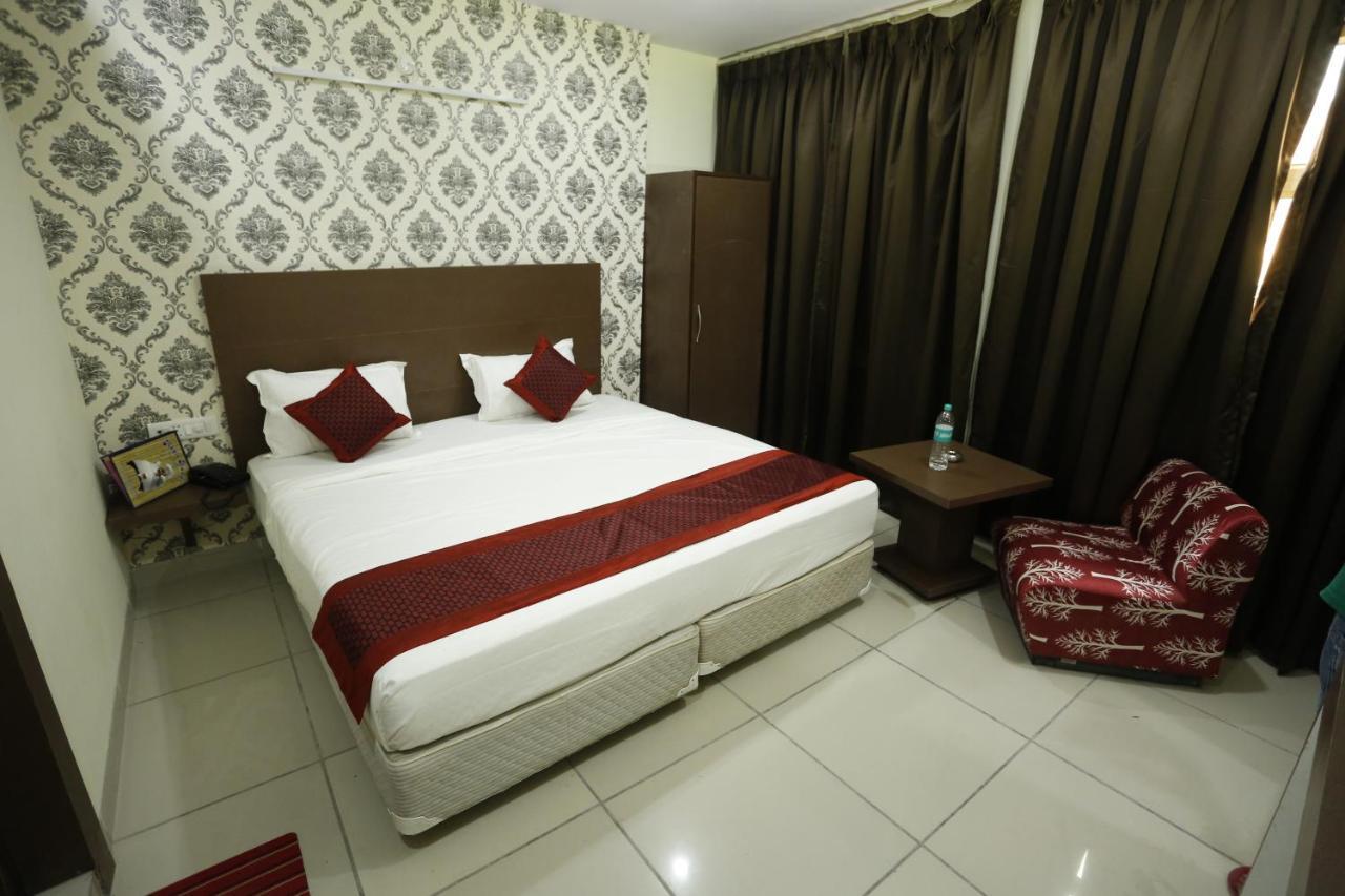 Airport Hotel Edge Home Stay นิวเดลี ภายนอก รูปภาพ